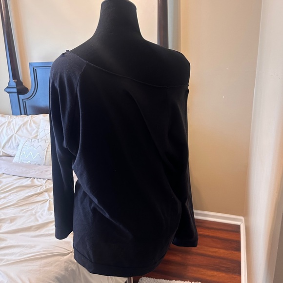 Off the shoulder black sweatshirt - Picture 5 of 6